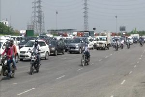 Long queues at Delhi-Gurugram border as commuters unaware of restrictions