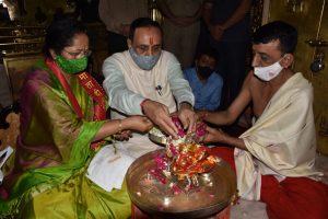 Gujarat CM Vijay Rupani offer prayers at Ambaji Temple