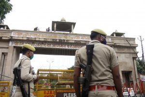 Ayodhya Priest, part of bhoomi pujan next week; 16 cops on security duty test Covid-19 +ve