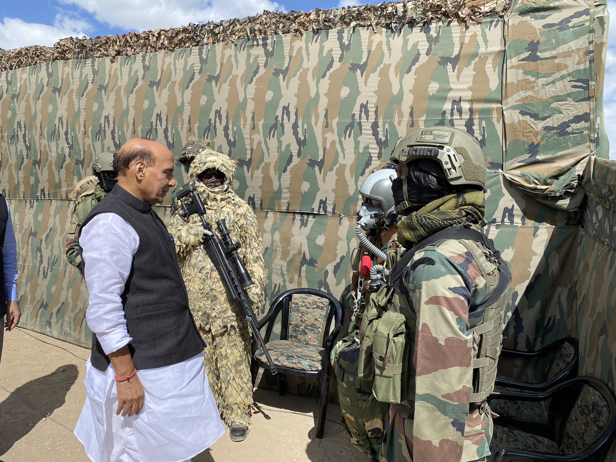 Rajnath Singh with the troops who participated in the para dropping and other military exercise at Stakna