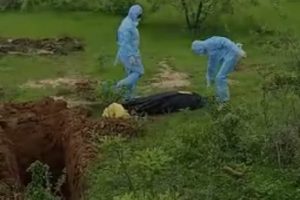 1st Bellary, now Yadgiri: Bodies of Corona victims dragged & dumped in a pit, video triggers outrage