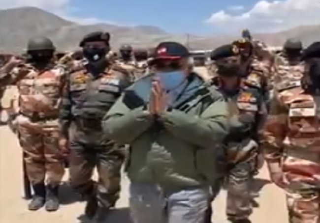 ‘Vande Mataram, Bharat Mata ki Jai’ chants fill the air as PM Modi visits them in Ladakh (VIDEO)