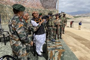 Rajnath Singh witnesses para dropping skills of Armed Forces at Stakna, Leh