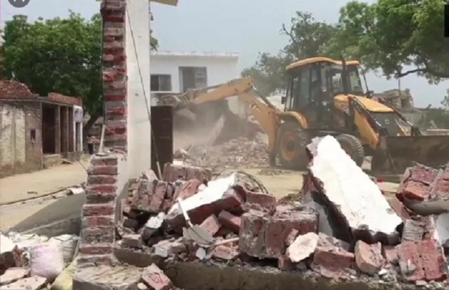 UP gangster Vikas Dubey house demolished -