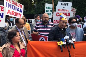 Protesters gather outside Chinese consulate in Vancouver, demand release of detained Canadians