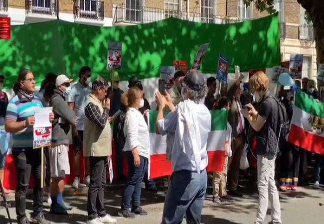 In UK, Pakistanis join Indians to protest against expansionist China, sing ‘Vande Mataram’ together…. WATCH