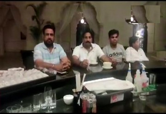 Cong MLAs from Gehlot camp spend weekend enjoying ‘Lagaan’, ‘Sholay’, antakshari at Jaipur hotel (VIDEO)
