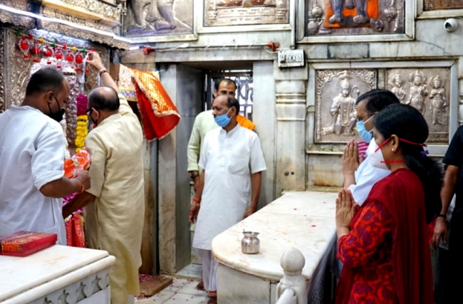Arvind Kejriwal - Hanuman Temple visit