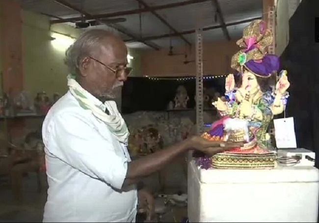 Ganesha idols with sanitiser