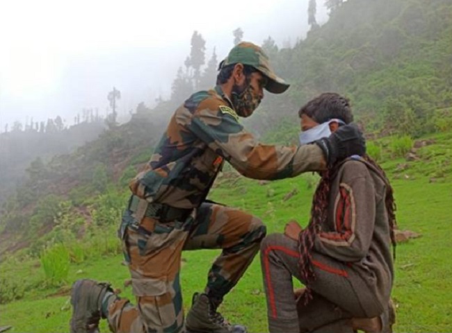 Kashmir - Army distributes covid kits - 4