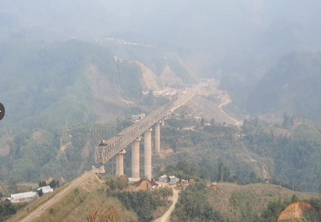 Railways constructing world's tallest bridge -