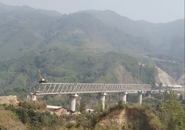 Railways constructing world's tallest bridge -