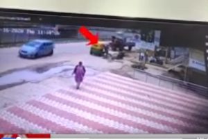 Auto driver comes flying, falls on woman, video viral