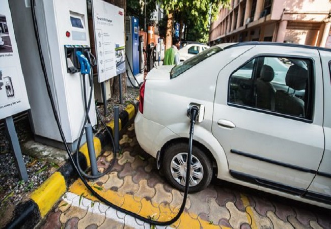 Govt’s big push for ‘green transport’, allows sale of electric vehicles without pre-fitted batteries