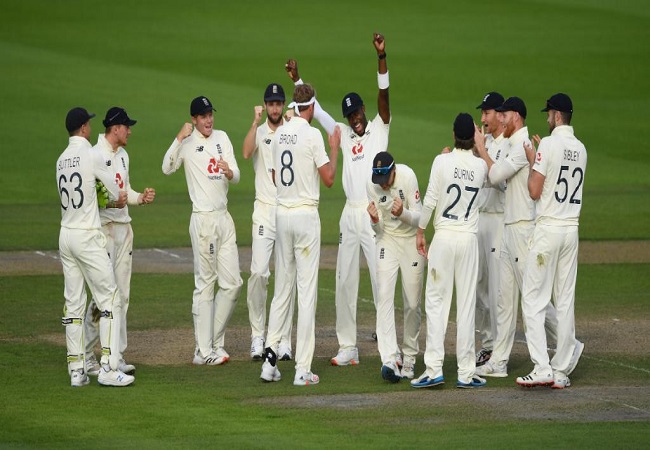 Bowlers bring England back in game against Pakistan on day 3 of first Test