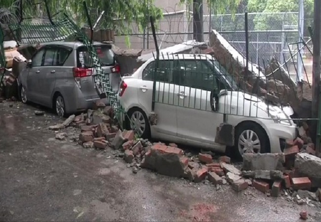 Delhi rains: Vehicles damaged in Saket after sidewall collapses