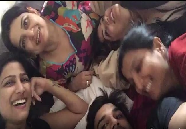 Sushant Singh Rajput and his four sisters having great time in this VIDEO