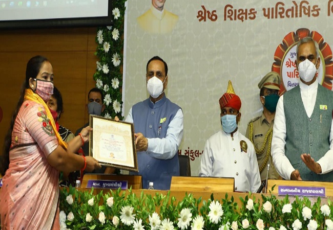 CM Rupani honours 44 Best Teachers of the state with ‘Shresth Shikshak Paritoshik’