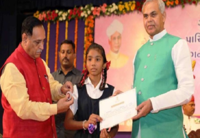 On Teachers’ Day, Gujarat govt to honour 44 ‘Best Teachers’ with this award