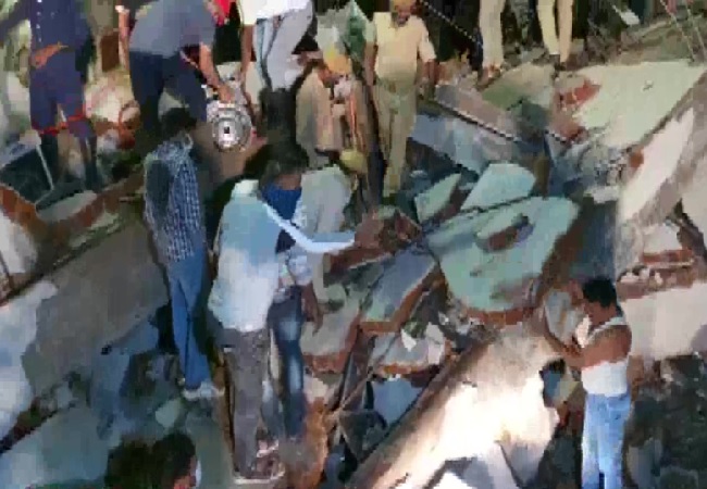 Building collapse in Gujarat: 3 dead, 1 injured in Vadodara’s Bawamanpura, rescue operation underway