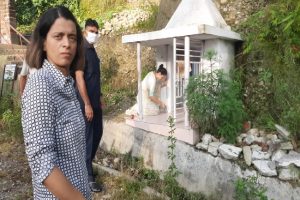 Kangana Ranaut offers prayers at a temple in Kothi area of Hamirpur district