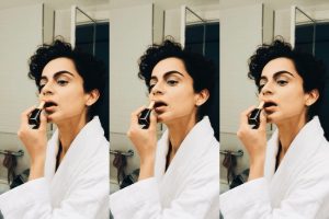 “Show business is absolutely intoxicating”: Kangana Ranaut shares picture putting her lipstick