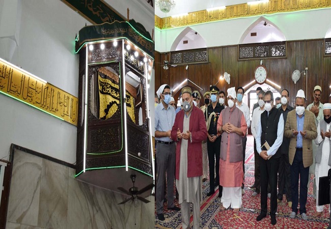 Lt Gov Sinha visits Hazratbal shrine, prays for peace and prosperity of J-K people