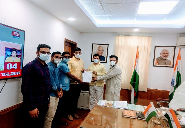 ABVP delegation met Union Minister of State Kailash Chaudhary, submits a memorandum to extend PhD students’ fellowship deadline