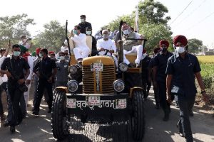 Congress leader Rahul Gandhi, Punjab CM and other leaders take part in tractor yatra; See Pics
