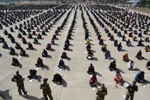 BSF Recruitment Drive: Thousands of Kashmiri youth turns up in Budgam for written exam