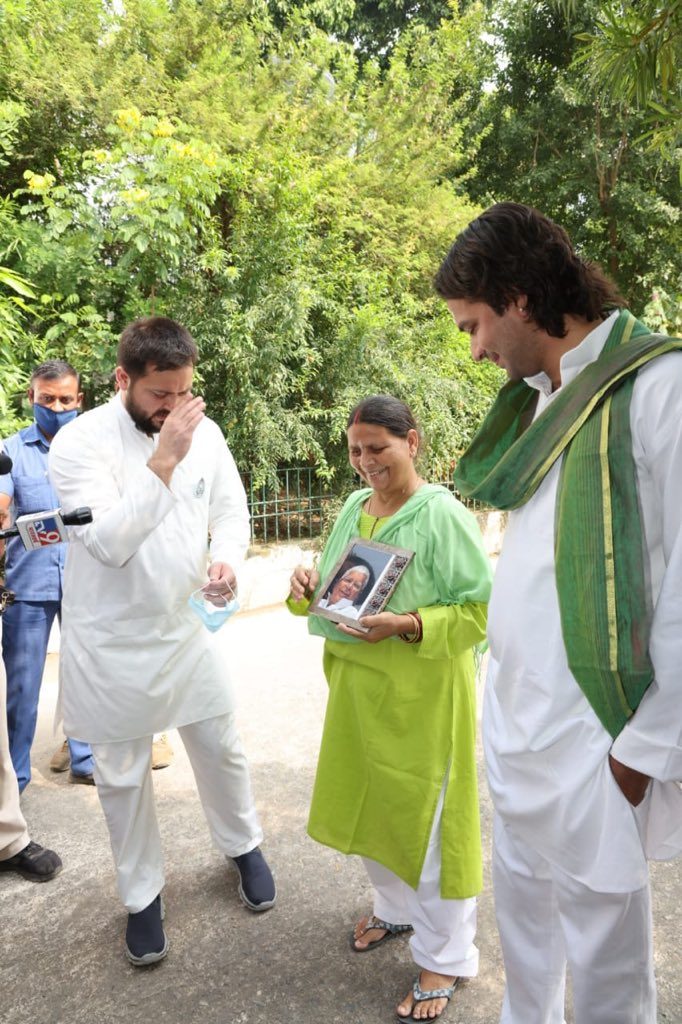 Rjd leader tejashwi yadav files nomination from raghopur constituency