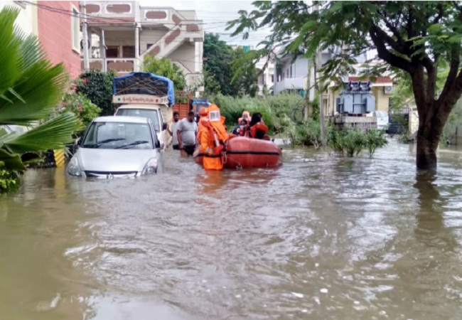 Hyderabad floods - NDRF rescue