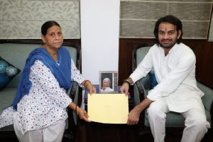 Bihar Elections 2020: RJD leader Tej Pratap Yadav receives RJD symbol from mother Rabri Devi