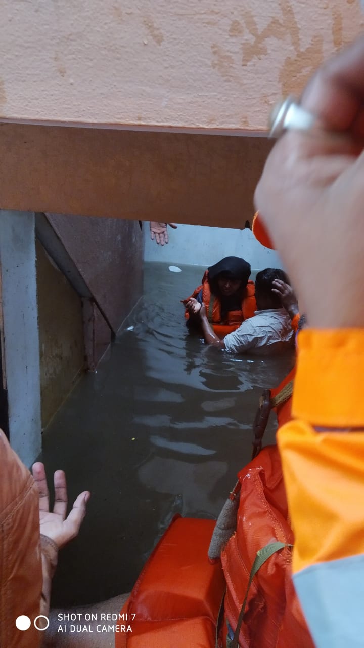 Hyderabad floods - NDRF rescue