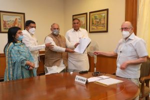 Delhi: BJP MLAs, Mayors meet LG Baijal, submit memorandum over Municipal Corporations’ pending dues