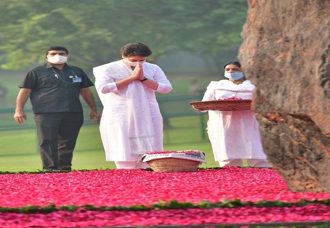Priyanka Gandhi Vadra pays tribute to former PM Indira Gandhi on death anniversary