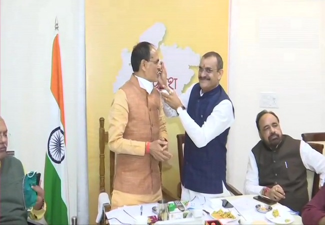 MP: Sweets for Shivraj Singh Chouhan as BJP leads in 20 seats
