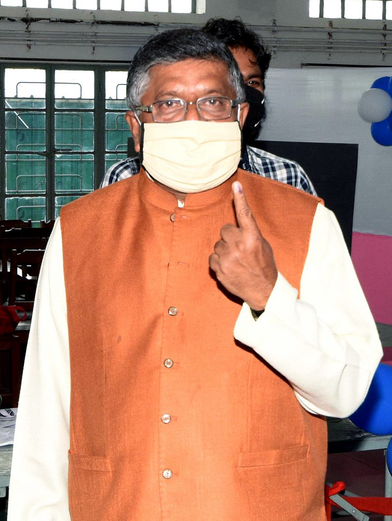 Bihar, Nov 03 (ANI): Union Minister Ravi Shankar Prasad shows finger marked with indelible ink after casting his vote for the second phase of Bihar Assembly Elections, amid the coronavirus pandemic, in Patna on Tuesday. (ANI Photo)