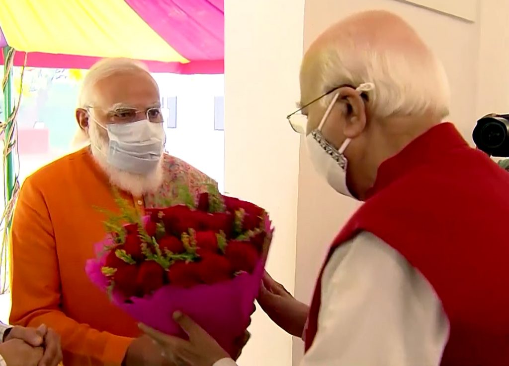 Prime Minister Narendra Modi greets senior BJP leader Lal Krishna Advani at the latter's residence on his birthday