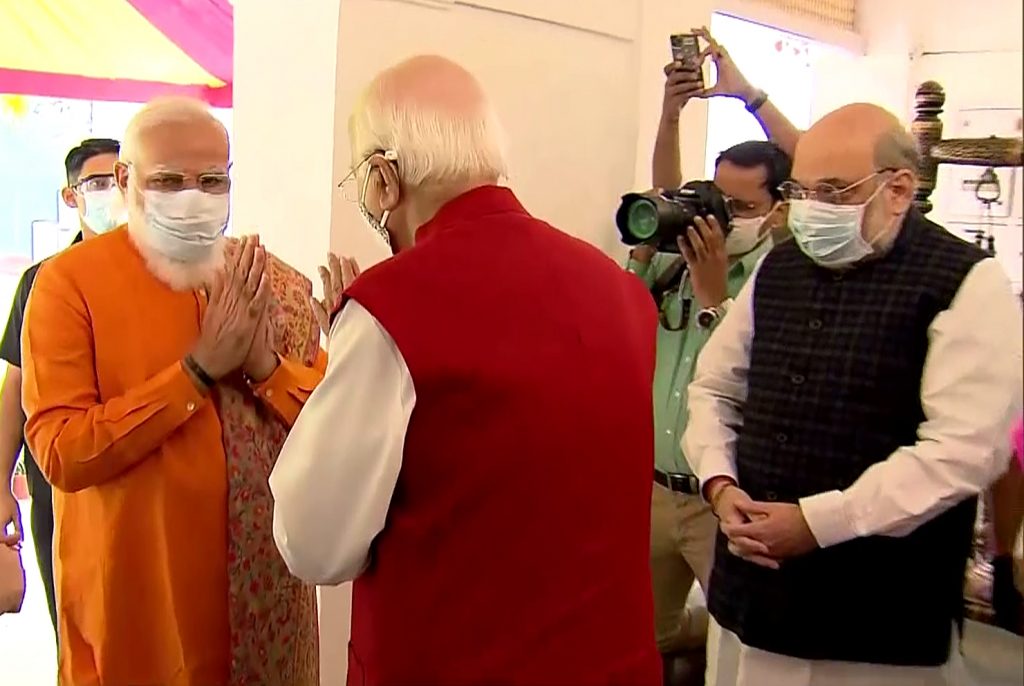 Prime Minister Narendra Modi greets senior BJP leader Lal Krishna Advani at the latter's residence on his birthday