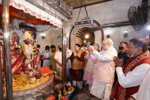 Amit Shah offers prayers at Maa Dakshineswar Kali Temple in Kolkata; See Pics