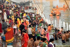 Chhath Puja celebrations begin, devotees take holy dip at ghats