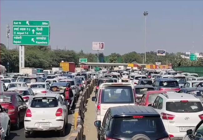 Heavy traffic at Delhi-Gurgaon border amid farmer protests