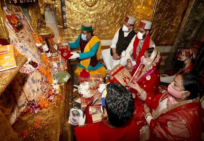 JP Nadda offers prayers at Naina Devi temple…. PICS