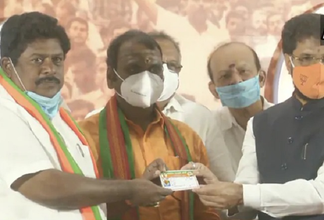 Suspended DMK leader KP Ramalingam joins BJP in Chennai