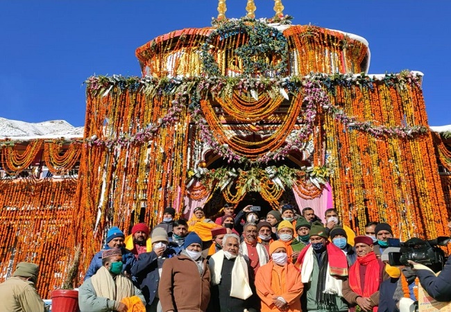 UP CM Yogi Adityanath offers prayers at Badrinath Dham