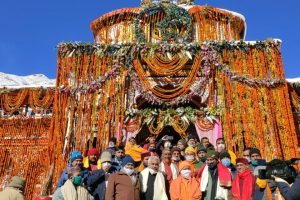 CM Trivendra Singh Rawat and UP CM Yogi Adityanath’s visit to Badrinath Temple; See Pics