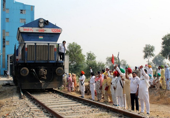 Punjab farmer unions allow trains to run from Monday, says agitation will resume in 15 days if talks with centre fail