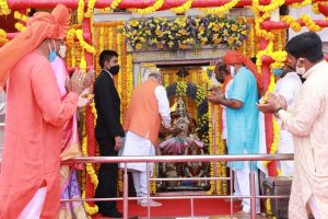 GHMC polls: Amit Shah reaches Hyderabad for roadshow, offers prayers at Bhagyalakshmi Temple