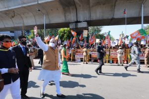 Amit Shah reaches Chennai, walks on road to greet supporters